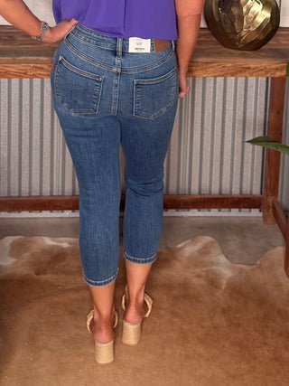Judy Blue Mid Rise Capri