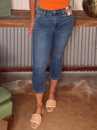 Judy Blue Mid Rise Capri