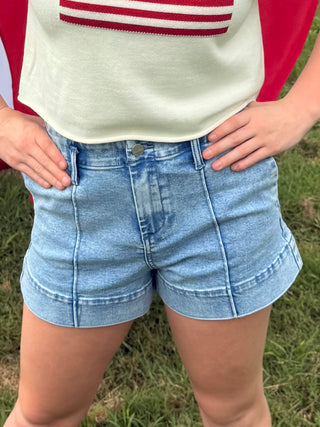 Risen HR Relaxed Shorts with Seamed Details