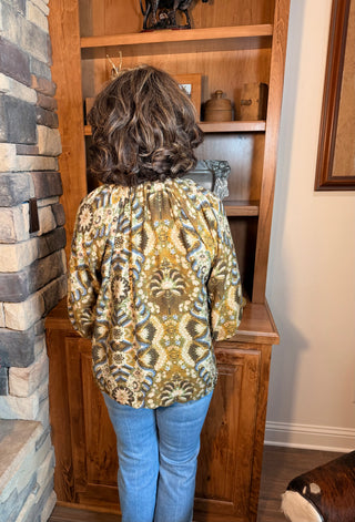 Abstract Print Scalloped V Neck Top