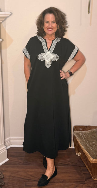 Entro Classic Contrast Maxi Dress