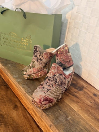 Sierra Mauve Tapestry Platform