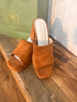 Leona Caramel Studded Platform